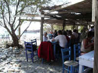 samos (190) b lunch shadow.jpg (90970 byte)