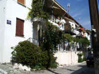 samos_39_streets_of_pythagorion.jpg (80683 byte)